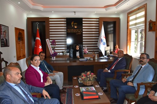 Akseki İlçe Milli Eğitim Müdürü İmdat Mithat Bağcı’dan Beraberindeki Okul Yöneticileri İle Birlikte Kaymakam Karataş'a Ziyaret