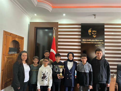Emine-Ahmet Büküşoğlu Ortaokulu Öğrencilerimizden Kaymakam Saliha Karataş’a Ziyaret