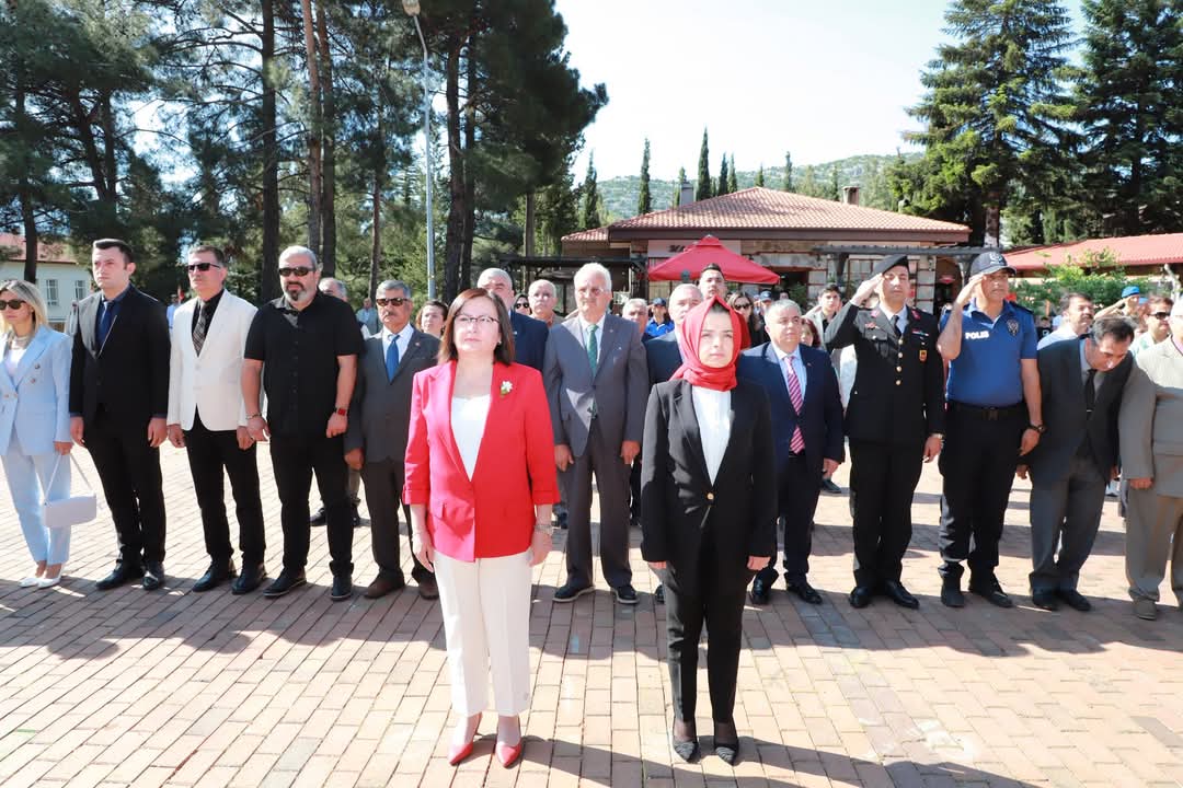 19 Mayıs Atatürk’ü Anma, Gençlik ve Spor Bayramı İlçemizde Düzenlenen Törenlerle Kutlandı