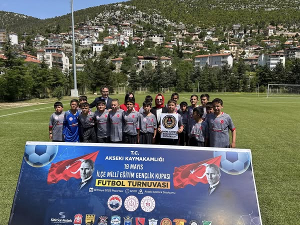 Kaymakamımız Sn. Saliha Karataş 19 Mayıs İlçe Milli Eğitim Gençlik Kupası Turnuva Programına Katıldı